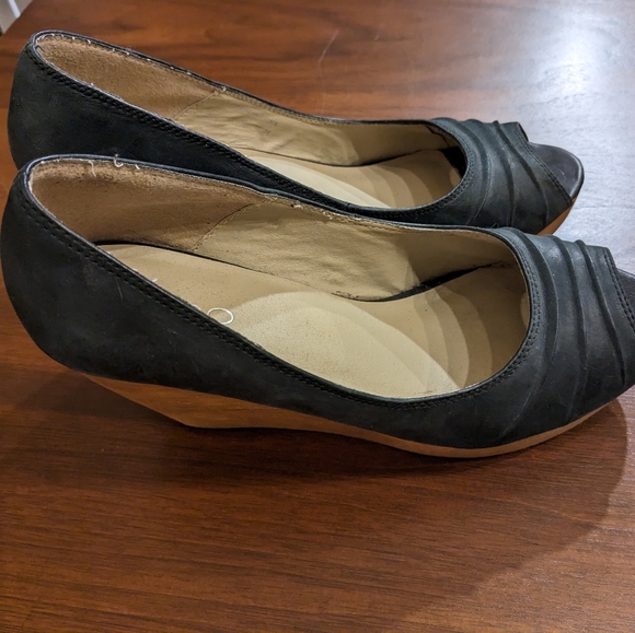 Aldo Leather & Wooden Wedge Peep Toe Heels - Picture 6 of 9
